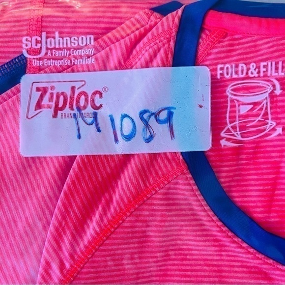 Under Armour Fitted HeatGear Short Sleeve Active Top Medium Pink/Blue - Picture 8 of 8